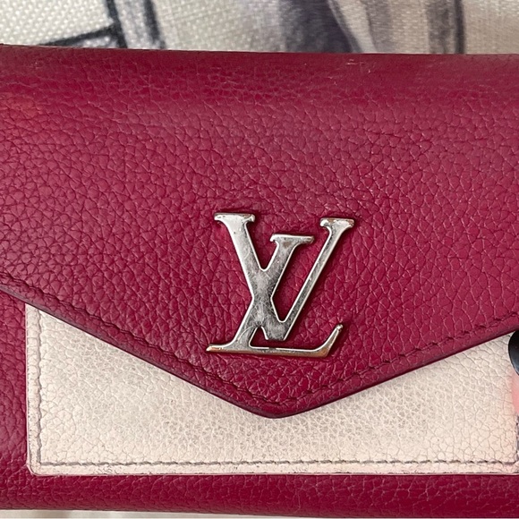 LOUIS VUITTON MyLockMe Compact Wallet in red and cream leather⭐️💯AuThEnTiC - Picture 6 of 15